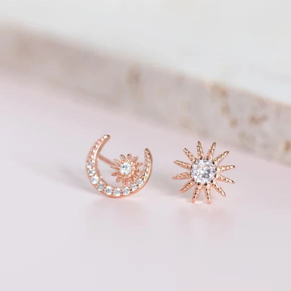 Moon & Star Earrings - Picture 4 of 9